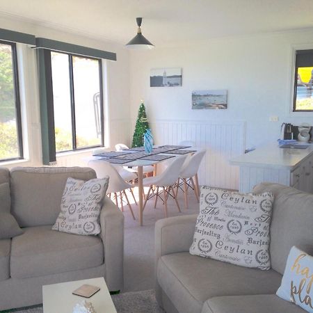 Kingfisher Cottage Beachfront At The Binalong Bay Экстерьер фото