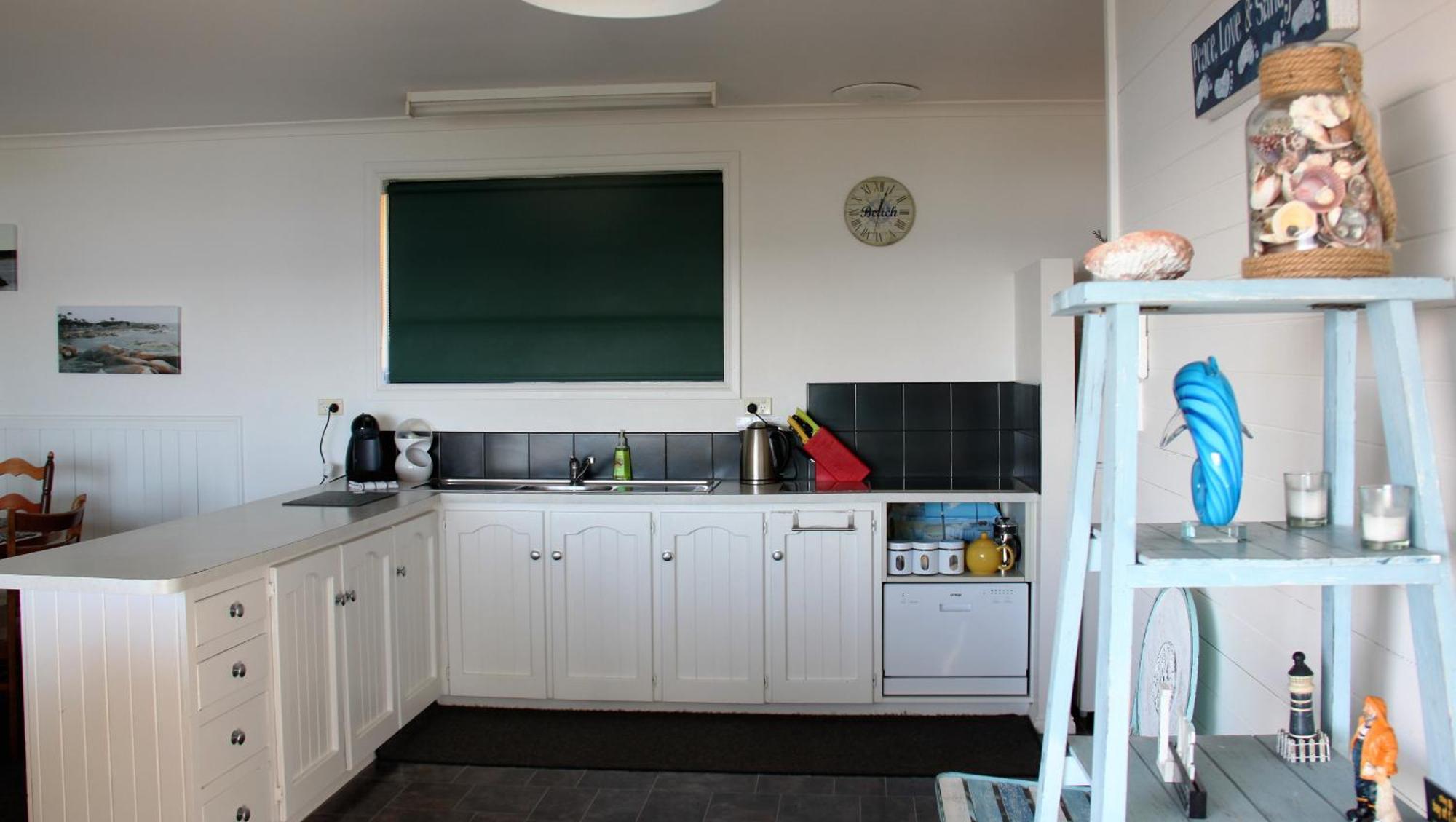 Kingfisher Cottage Beachfront At The Binalong Bay Экстерьер фото