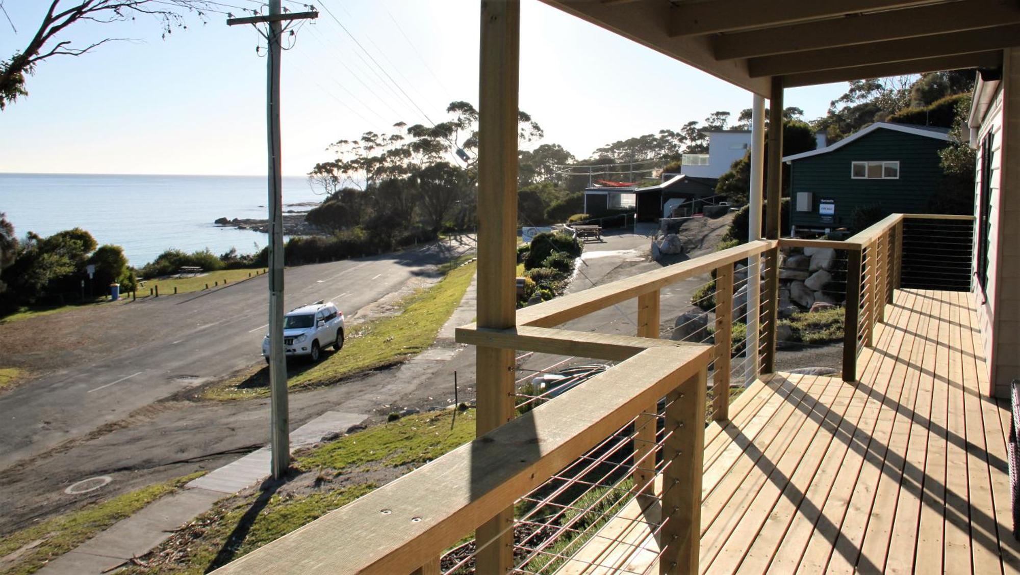 Kingfisher Cottage Beachfront At The Binalong Bay Экстерьер фото