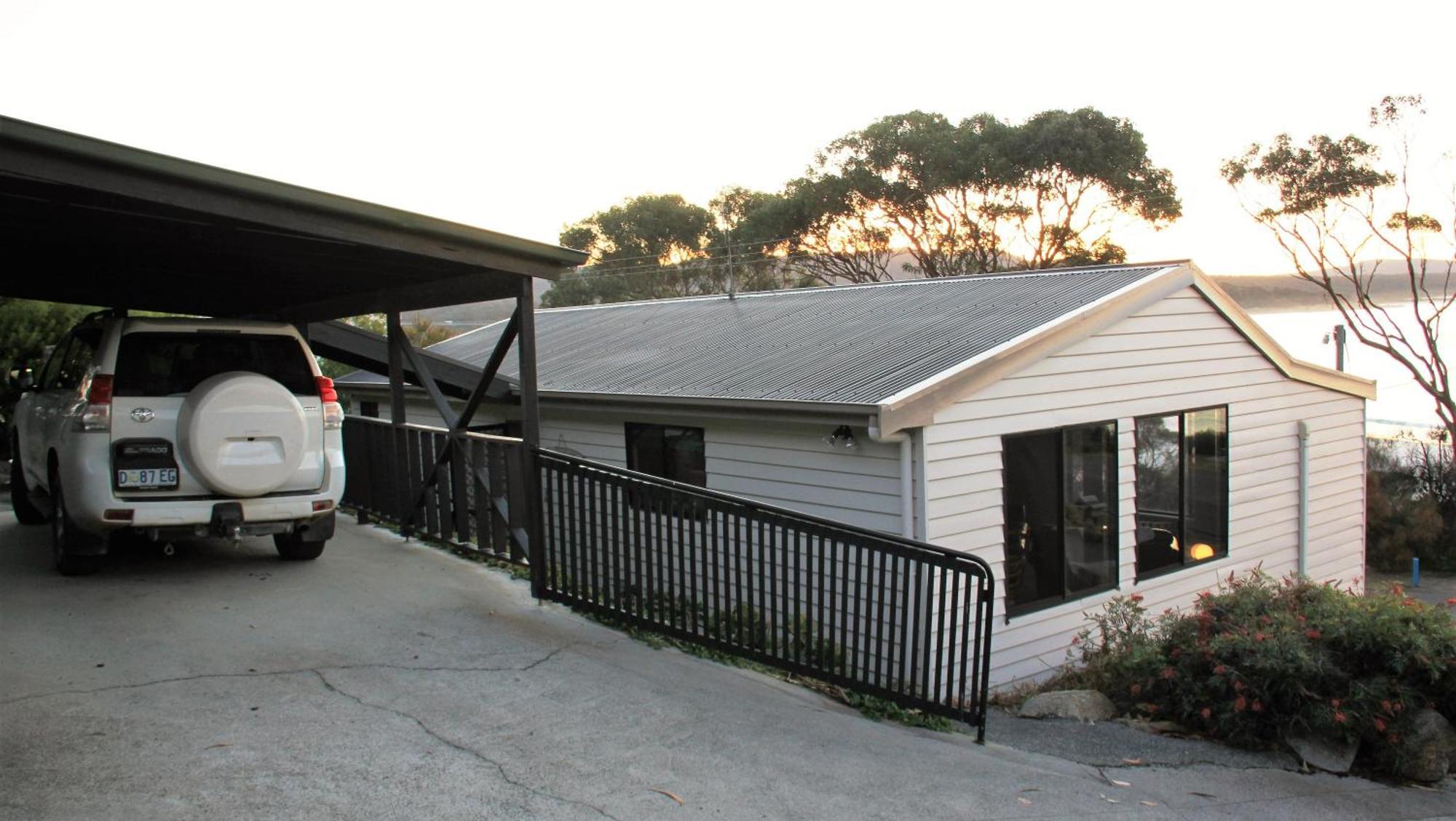 Kingfisher Cottage Beachfront At The Binalong Bay Экстерьер фото