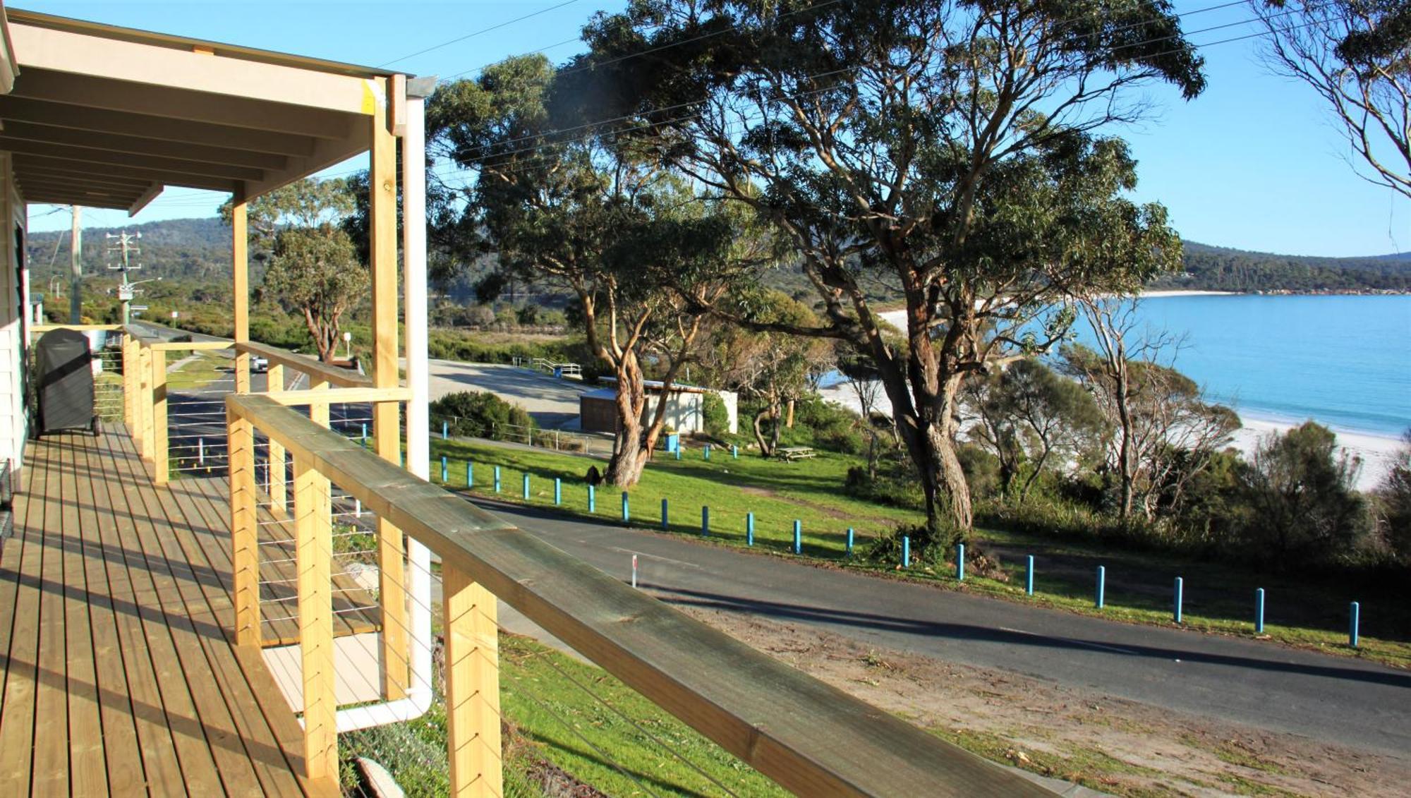 Kingfisher Cottage Beachfront At The Binalong Bay Экстерьер фото