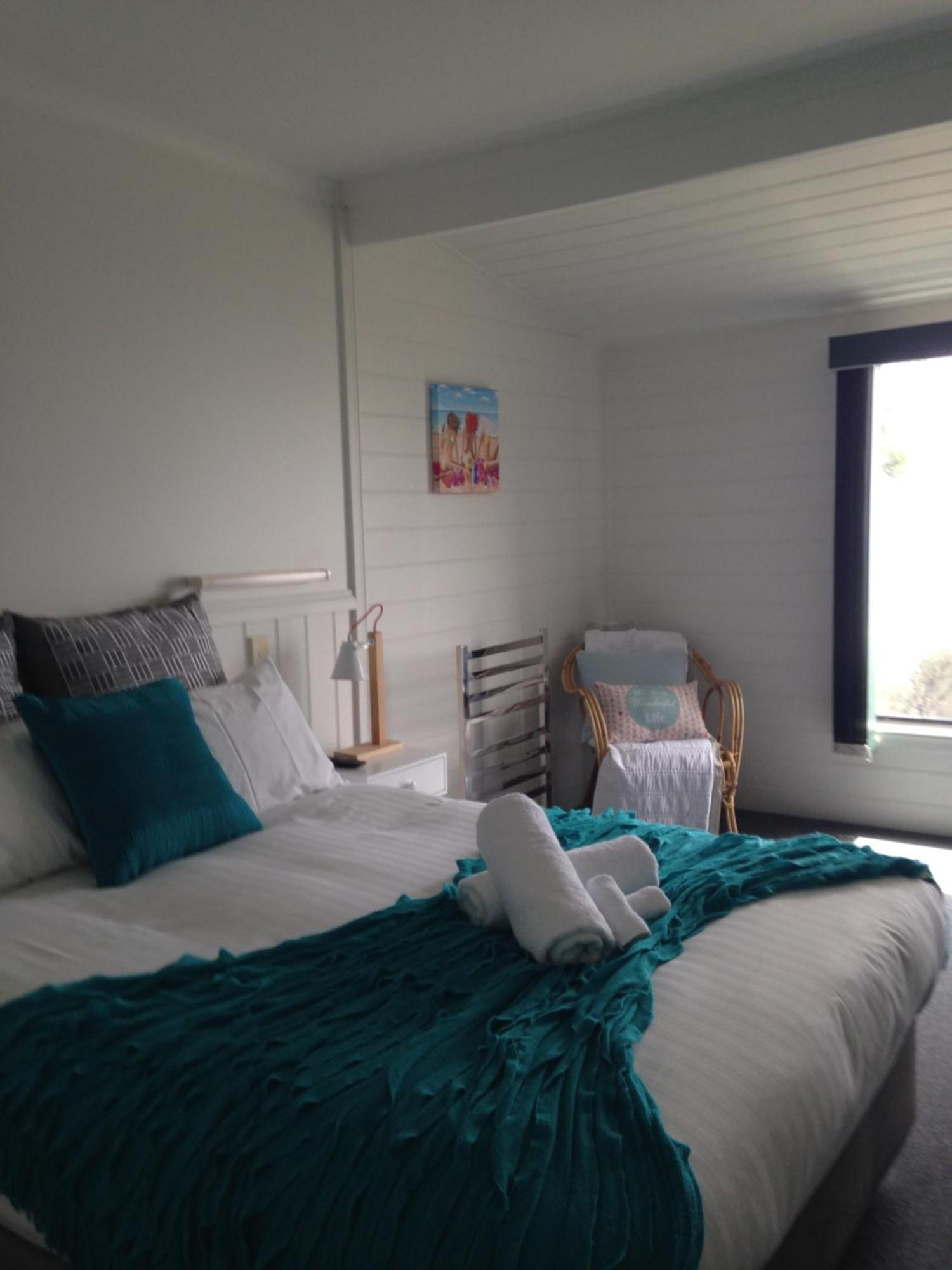 Kingfisher Cottage Beachfront At The Binalong Bay Экстерьер фото