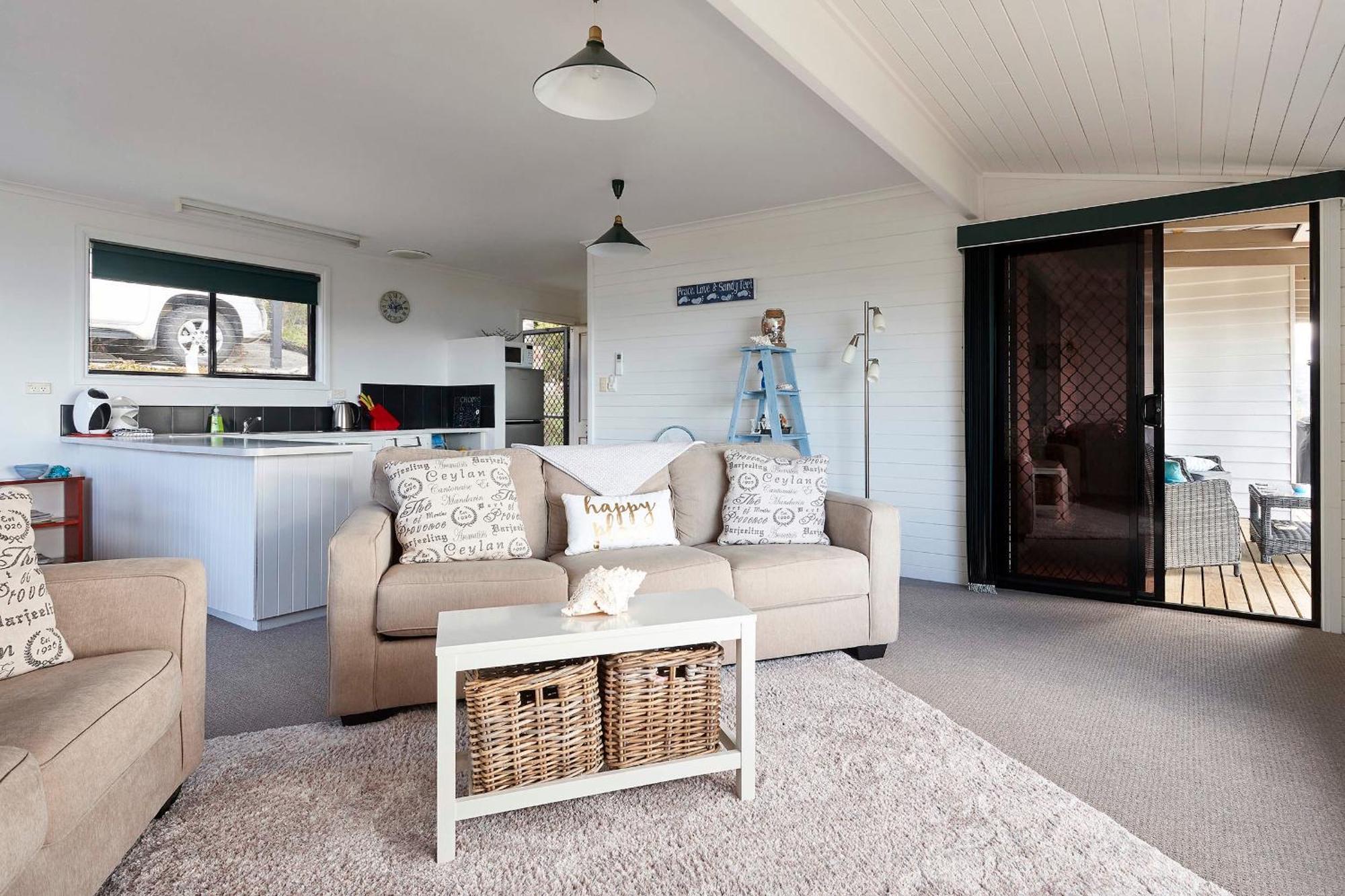 Kingfisher Cottage Beachfront At The Binalong Bay Экстерьер фото